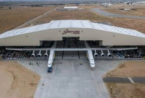 هواپیمای غول‌پیکر که با بشقاب‌پرنده اشتباه گرفته شد / «رُخ» را ببینید /  عکس