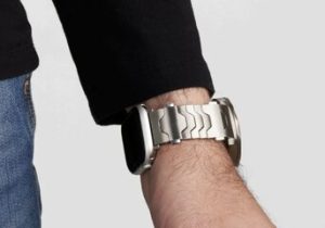 پایان جنگ سنت و مدرنیته با یک بند ساعت عجیب