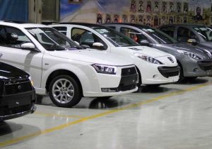 چرا دولت فقط به قیمت خودرو چسبیده است؟ | نرخ خودروها قربانی نوسان ارز