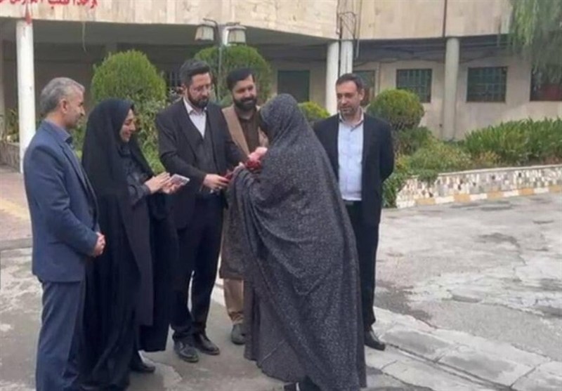 گلی کوهکن از زندان آزاد شد + فیلم گلی کوهکن از زندان آزاد شد + فیلم