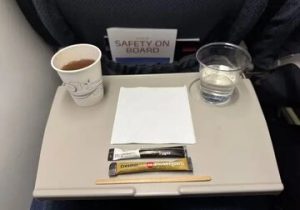 آبی که در هواپیما مینوشید، چقدر سالم است؟