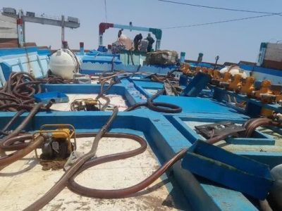توقیف لنج صیادی حامل ۱۵ هزار لیتر سوخت قاچاق در آبهای کیش
