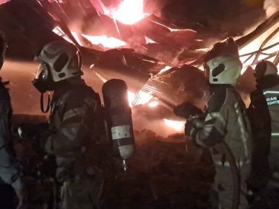 حریق گسترده یک کارگاه مبلسازی در جاده ساوه