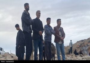 فریاد ناآرام یک پدر در دهدشت؛ جسد همچنان در آغوش آب