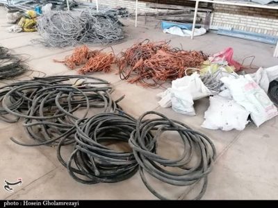 مردم فریاد می‌زنند؛ سارقان سرقت می‌کنند