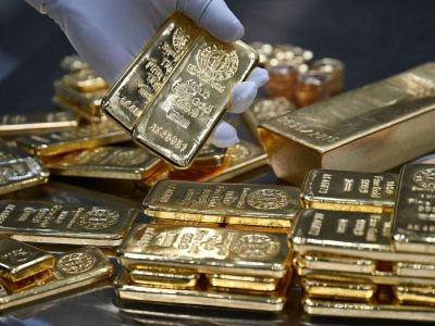 کشف ۱۷ قالب شمش طلای یک گیلوگرمی قاچاق در یک سمند