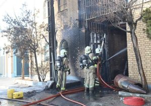 آتش‌سوزی ‌یک واحد مسکونی در بندرعباس؛ مردم نگران نباشند+فیلم