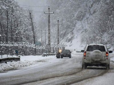 برف و باران در جاده‌های ۱۰ استان| ترافیک نیمه‌سنگین در چند محور
