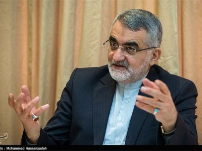 بروجردی: زیر بار تعطیلی غنی‌سازی و محدودیت موشکی نمی‌رویم