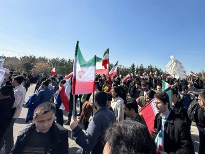 تجمع دانشجویان در دانشگاه فردوسی؛ سنگپرانی دانشجونماها