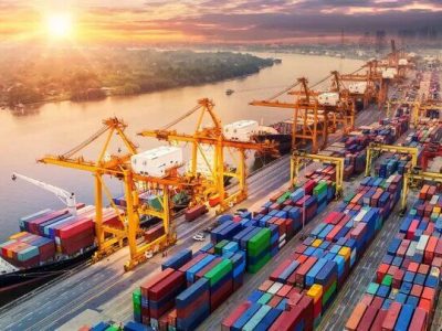 ترانزیت کالاهای غیرنفتی از بنادر قشم ۹۹۲ درصد افزایش یافت