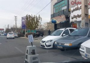 قفل ترافیک جاده ساوه؛ گروگان‌گیری پیاده‌روها توسط نمایشگاه‌داران+فیلم