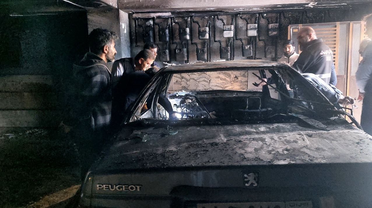 نجات معجزه‌آسای ۵۰ شهروند از میان دود و آتش در نسیم‌شهر