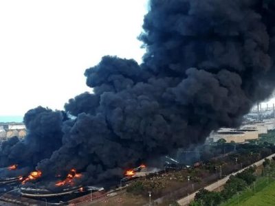 آتش در پالایشگاه استراتژیک کویت / تولید متوقف شد