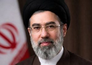آیتالله سیدمجتبی خامنهای مسیر روشنی از عظمت ایران ترسیم میکنند