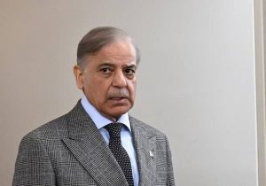 بحران سوخت دامن پاکستان و بنگلادش را گرفت؛ مدارس و ادارات تعطیل شدند