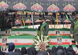 تشییع باشکوه پیکر ۱۱ شهید حملات آمریکایی ـ صهیونی در ورامین+فیلم