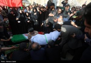 تشییع و تدفین پیکر مطهر سرداران شهید سلیمانی و بهرامی در فارسان+فیلم