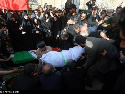 تشییع و تدفین پیکر مطهر سرداران شهید سلیمانی و بهرامی در فارسان+فیلم