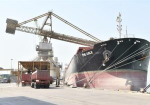 ثبت رکورد بی‌سابقه ترخیص کالاهای اساسی در گمرک بندر امام خمینی(ره)