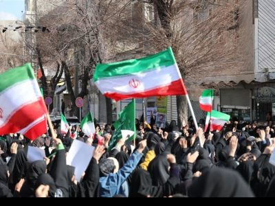 حماسه بیعت در خرم‌آباد؛ رقص پرچم‌ها و فریاد خونخواهی پدر