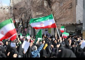 حماسه بیعت در خرم‌آباد؛ رقص پرچم‌ها و فریاد خونخواهی پدر