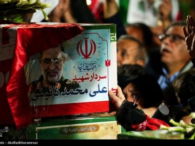 سنگ‌تمام کاشانی‌ها در تشییع شهید نائینی/آغوش گرم مردم برای صدای سپاه