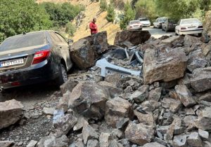 ۶ کشته و مصدوم در حادثه ریزش کوه روی خودرو‌ها