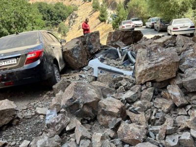 ۶ کشته و مصدوم در حادثه ریزش کوه روی خودرو‌ها