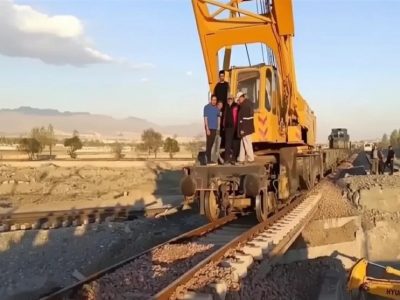 بازسازی ۲۴ ساعته پل راه‌آهن چهارباغ ‌پس از حمله آمریکایی ـ صهیونی+فیلم