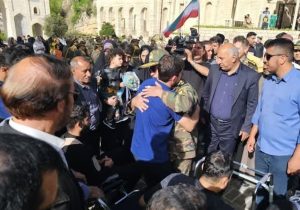 بازگشت ۹ تن از دریادلان ناوچه دنا به شیراز + تصاویر