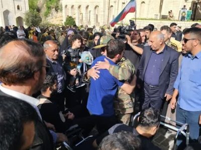 بازگشت ۹ تن از دریادلان ناوچه دنا به شیراز + تصاویر