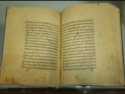 رونمایی از ۲ نسخه خطی عیون اخبار الرضا با قدمت ۵۰۰ سال در مشهد