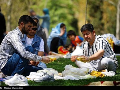 زندگی در کاشان جریان دارد/فعالیت عادی مردم در ایام جنگ تحمیلی+فیلم