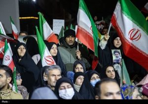 سنندج، روایت دوباره اتحاد و پشتیبانی از انقلاب؛ طنین «الله‌اکبر»+فیلم
