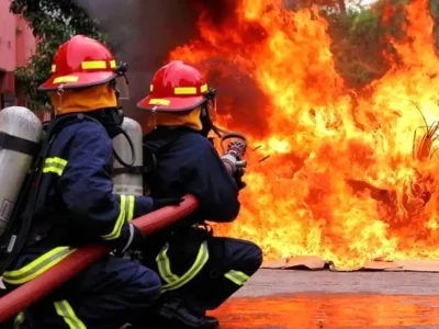 وقوع آتش‌سوزی مهیب در خیابان شافعی درگهان+ جزئیات