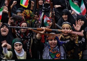 گرامیداشت یاد ۱۶۸ شهید میناب در چهارباغ عباسی اصفهان+فیلم