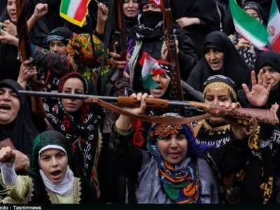 گرامیداشت یاد ۱۶۸ شهید میناب در چهارباغ عباسی اصفهان+فیلم