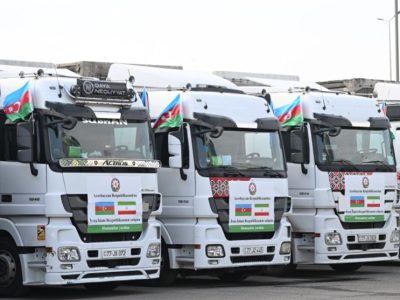 ۱۰ تریلی حامل ۲۰۰ تن کمک آذربایجان وارد ایران شد