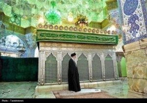 ببینید| فیلم غبارروبی مضجع شریف حضرت معصومه(س) توسط امام شهید امت