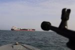 دشمن پس از تحمل خسارت از تنگه هرمز فرار کرده است