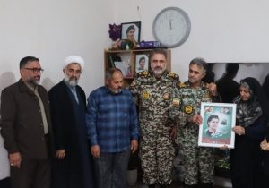 امیر سرتیپ الهامی با  خانواده شهید احمد حسین‌نژاد دیدار کرد