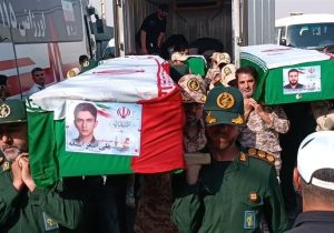 استقبال حماسی زائران از پیکر مطهر پنج شهید ازبعین در مرز مهران