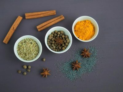 تحلیل بازار جهانی انواع ادویه در سال ۲۰۲۵؛ زعفران همچنان گران ترین ادویه جهان است