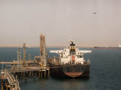 رویترز: فشار تنگه هرمز بر صادرات دومین تولید‌کننده نفت اوپک | اختلال در عملیات بارگیری نفت