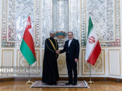 ایران و عمان بر ایجاد کریدور موقت دریانوردی در تنگه هرمز توافق کردند