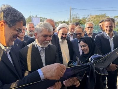 بهره‌برداری از مرکز جامع سلامت بافق با حضور وزیر ارشاد در یزد