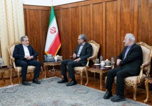 دیدار دو تن از نمایندگان مجلس شورای اسلامی با وزیر امور خارجه