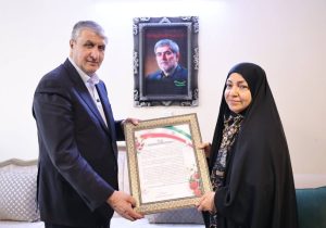 دیدار معاون رییس‌جمهور با خانواده شهید «فریدون عباسی»