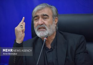 عزیزی: ملت ایران هرگز خیانتهای همیشگی فرانسه را فراموش نمیکند